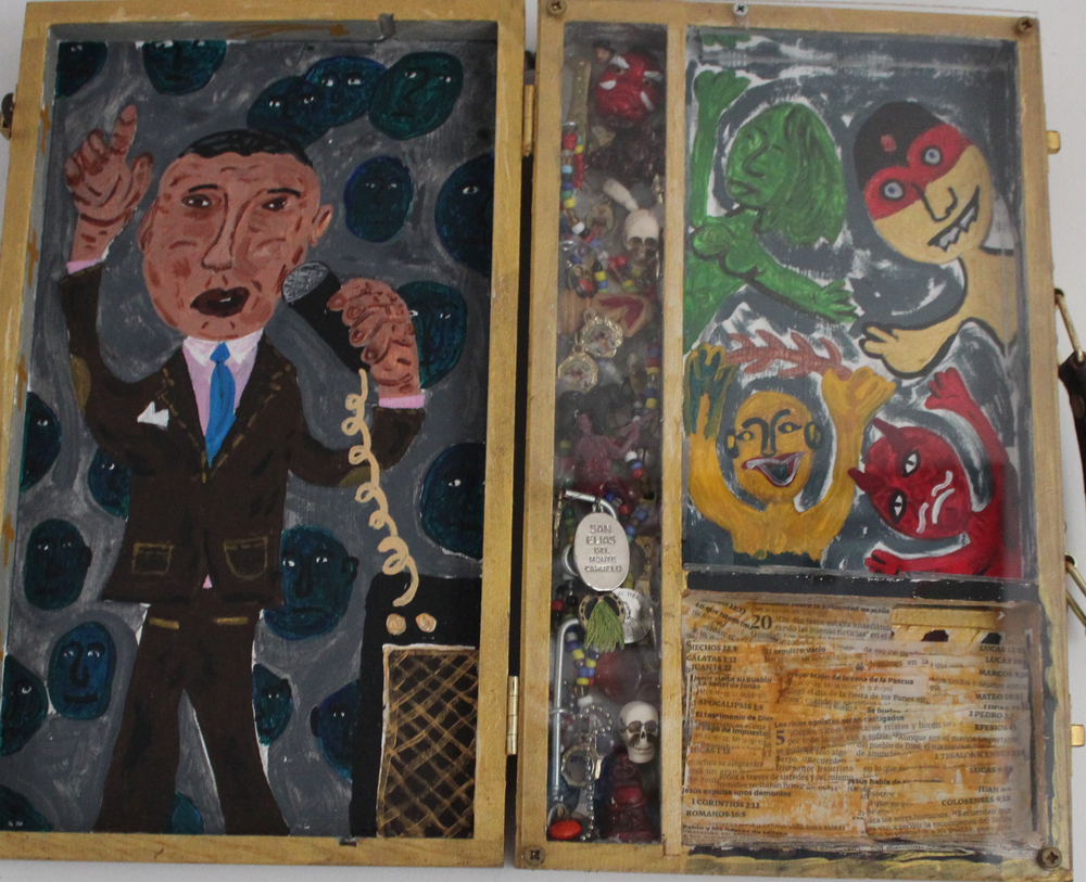 <b>El Predicador</b><br>Técnica: Técnica mixta, acrilico, objetos varios, en una caja de madera<br>Dimensiones: 36x30cm<br>Año: 2015