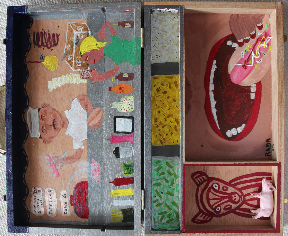 <b>Perrocalentero</b><br>Técnica: Técnica mixta, acrilico, objetos varios, en una caja de madera<br>Dimensiones: 36x30cm<br>Año: 2015